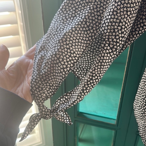 Michael Kors Black and White Off Shoulder Pleated Women's Blouse NWT - Picture 4 of 9